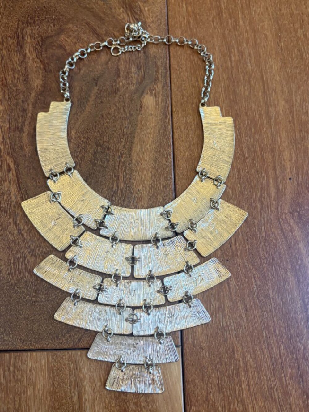 Hammered gold-tone statement bib necklace - Picture 2 of 2
